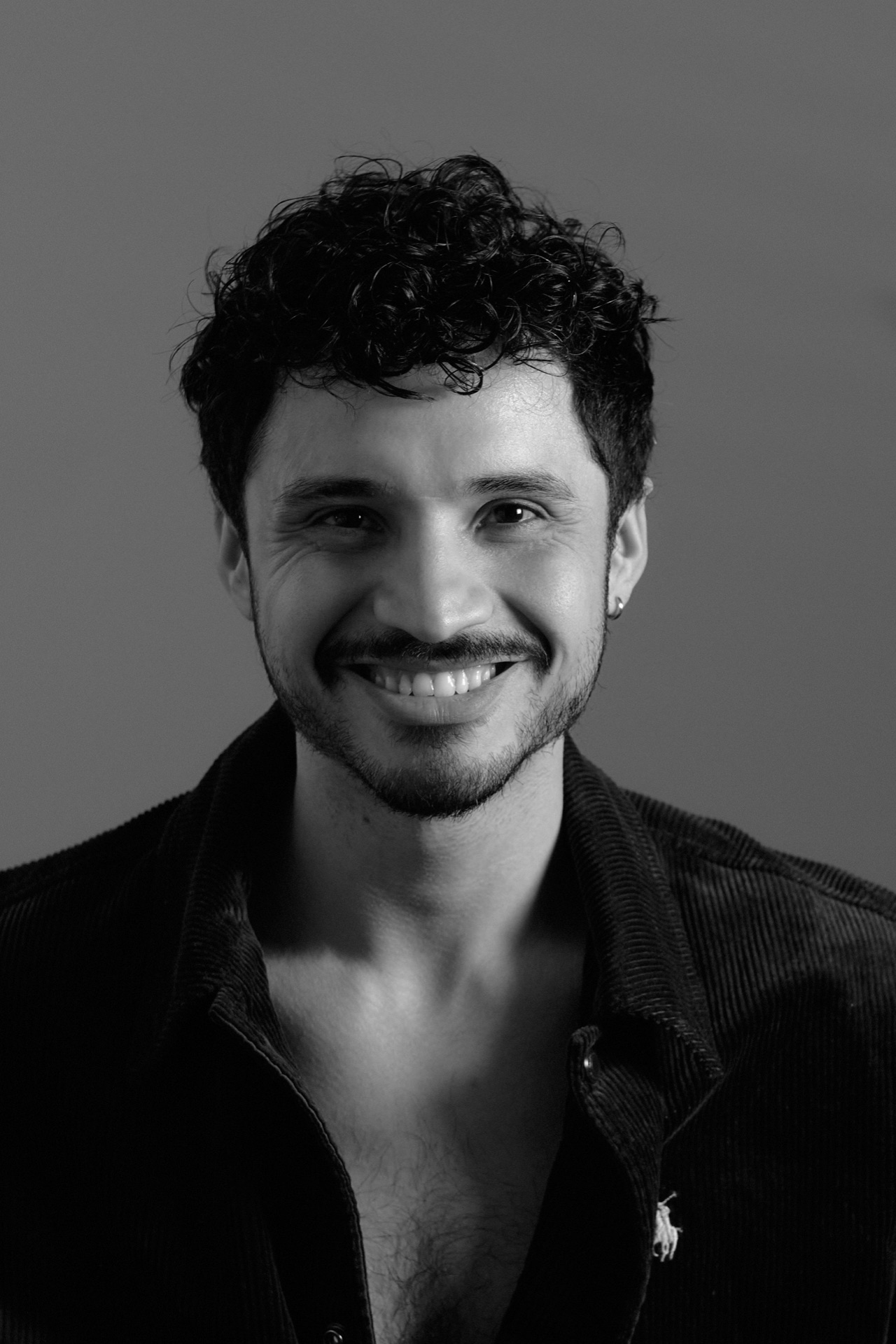 Portrait d'Oscar Rojas Mora, photographe à Bruxelles