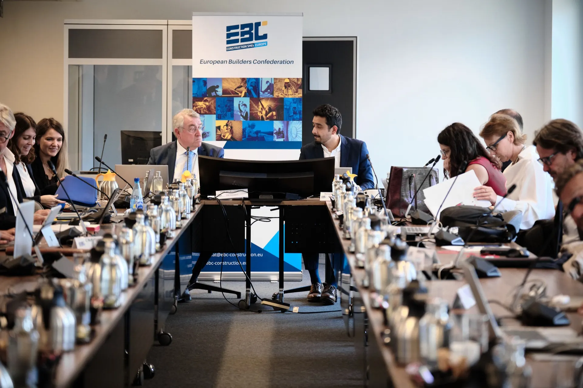 Réseautage et networking corporate en photo